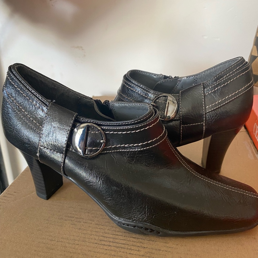 VINTAGE NEW Aerosoles Black Fascination Ankle Bootie Size 7
